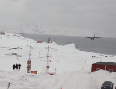 Βίντεο: Τρομακτική αναγκαστική προσγείωση C-130 σε χιονισμένο αεροδιάδρομο στην Ανταρκτική